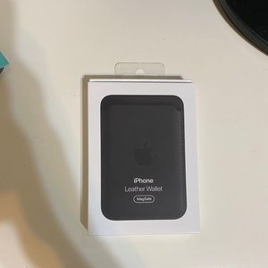 iPhone Leather Wallet with MagSafe - Black